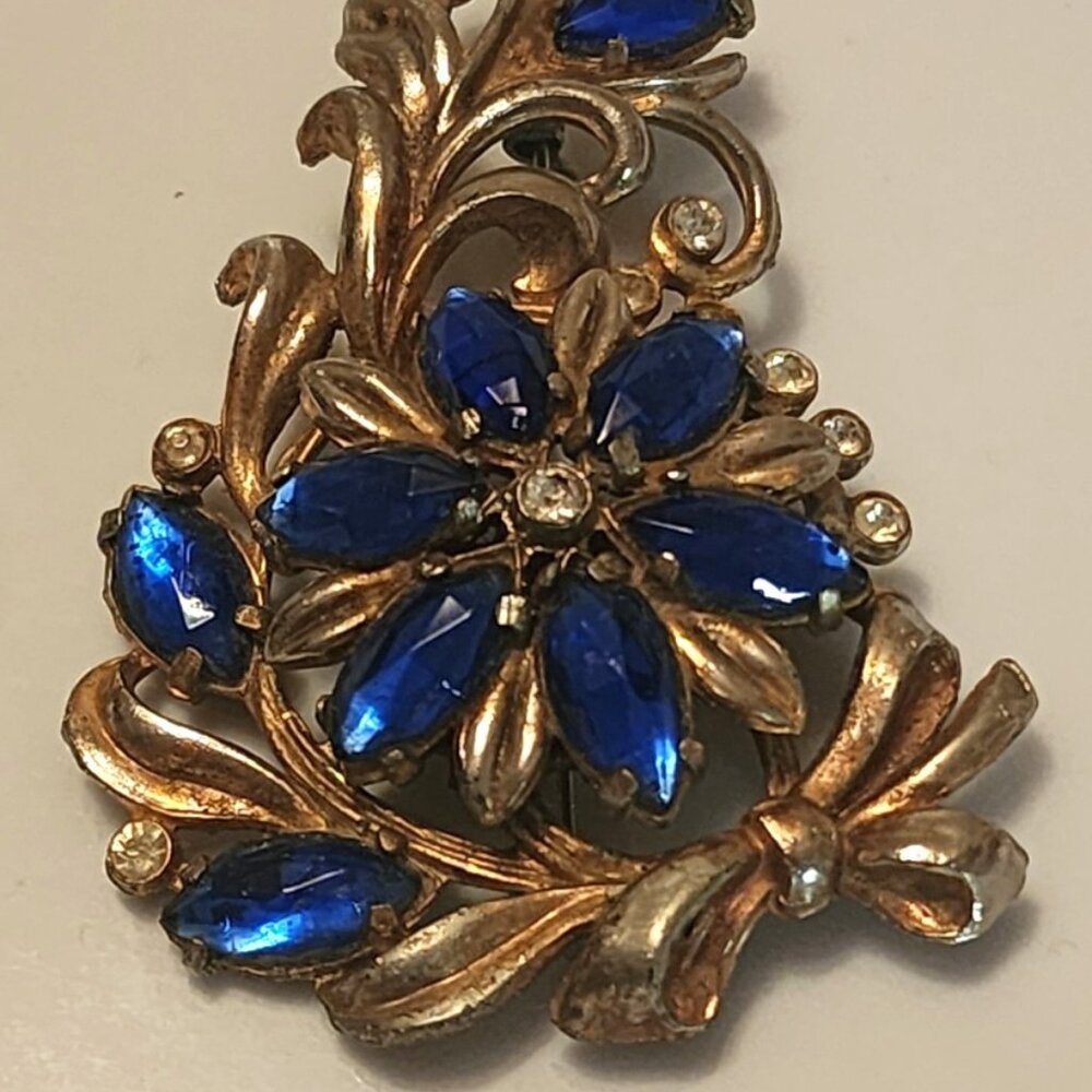 Mid Century 1900s Vintage Costume jewelry Large Pronged Bluestones Brooch Pin
